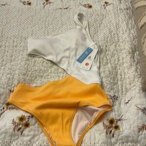 Cupshe one piece cut out small monokini white yellow ribbed
